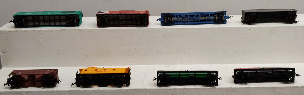 Bachmann & Other Assorted HO Scale Freight Cars [8] EX
