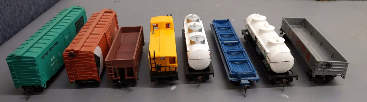 Bachmann & Other Assorted HO Scale Freight Cars [8] EX