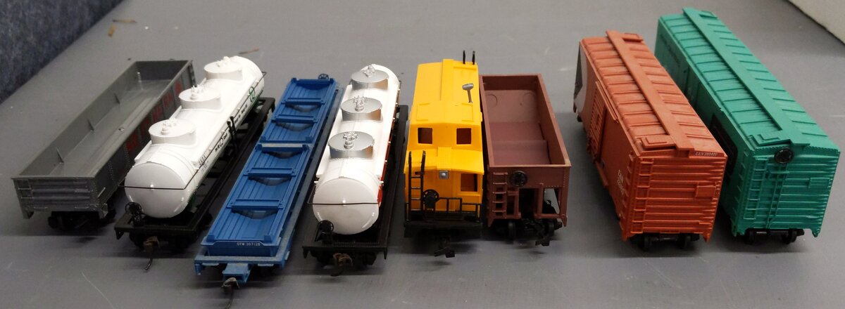 Bachmann & Other Assorted HO Scale Freight Cars [8] EX
