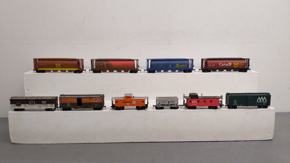 Athearn and Others HO Assorted Freight Cars 395191, 110266, 396098, 397321[10] EX