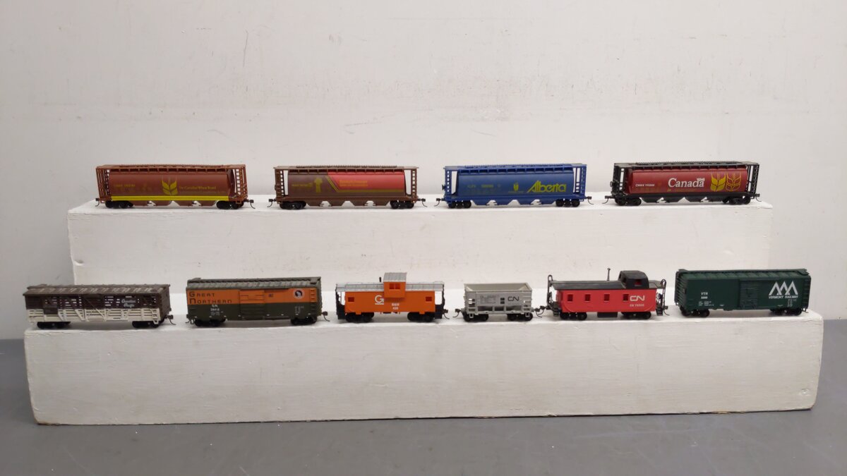 Athearn and Others HO Assorted Freight Cars 395191, 110266, 396098, 397321[10] EX
