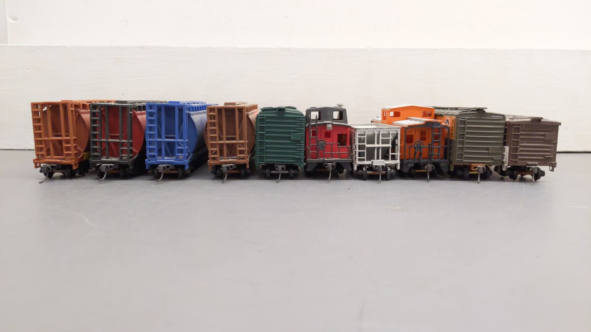 Athearn and Others HO Assorted Freight Cars 395191, 110266, 396098, 397321[10] EX