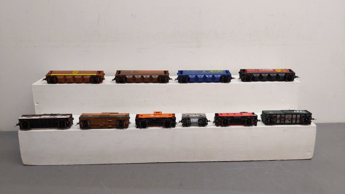 Athearn and Others HO Assorted Freight Cars 395191, 110266, 396098, 397321[10] EX