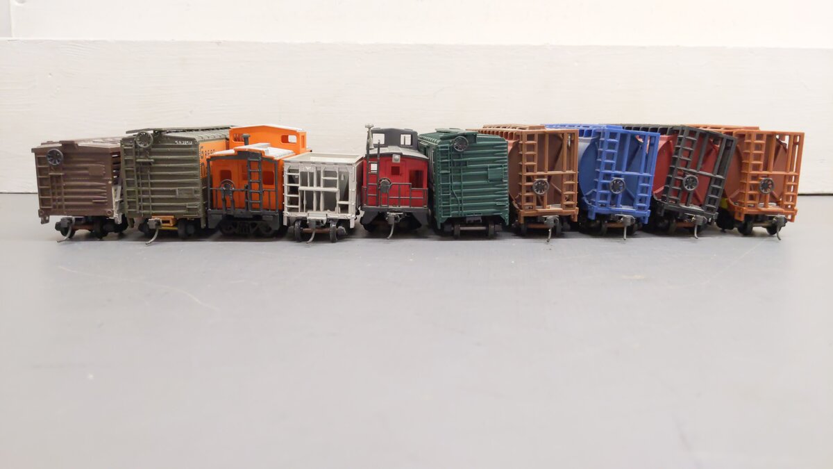Athearn and Others HO Assorted Freight Cars 395191, 110266, 396098, 397321[10] EX