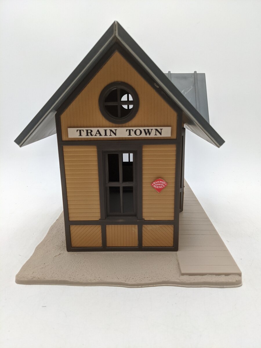 Aristo-Craft 7200 G Scale Passenger Depot VG
