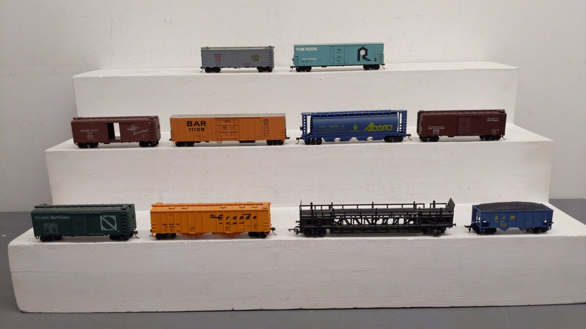 Athearn and Others HO Assorted Freight Cars 90075, 1128, 241039, 396098 [10] EX
