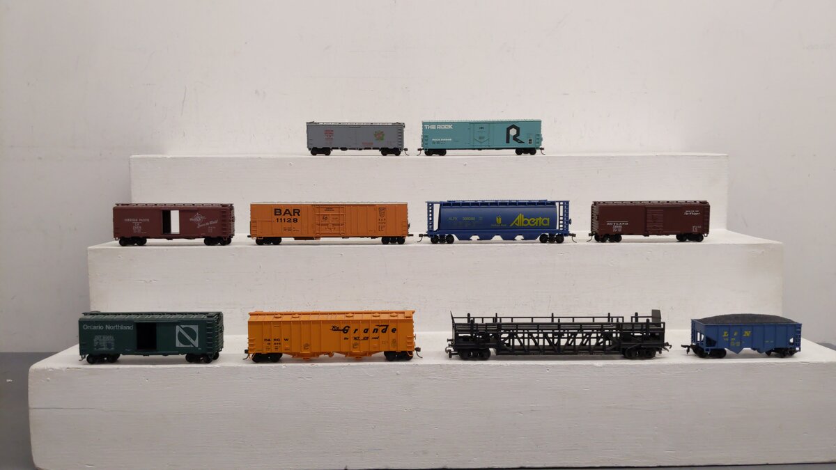 Athearn and Others HO Assorted Freight Cars 90075, 1128, 241039, 396098 [10] EX