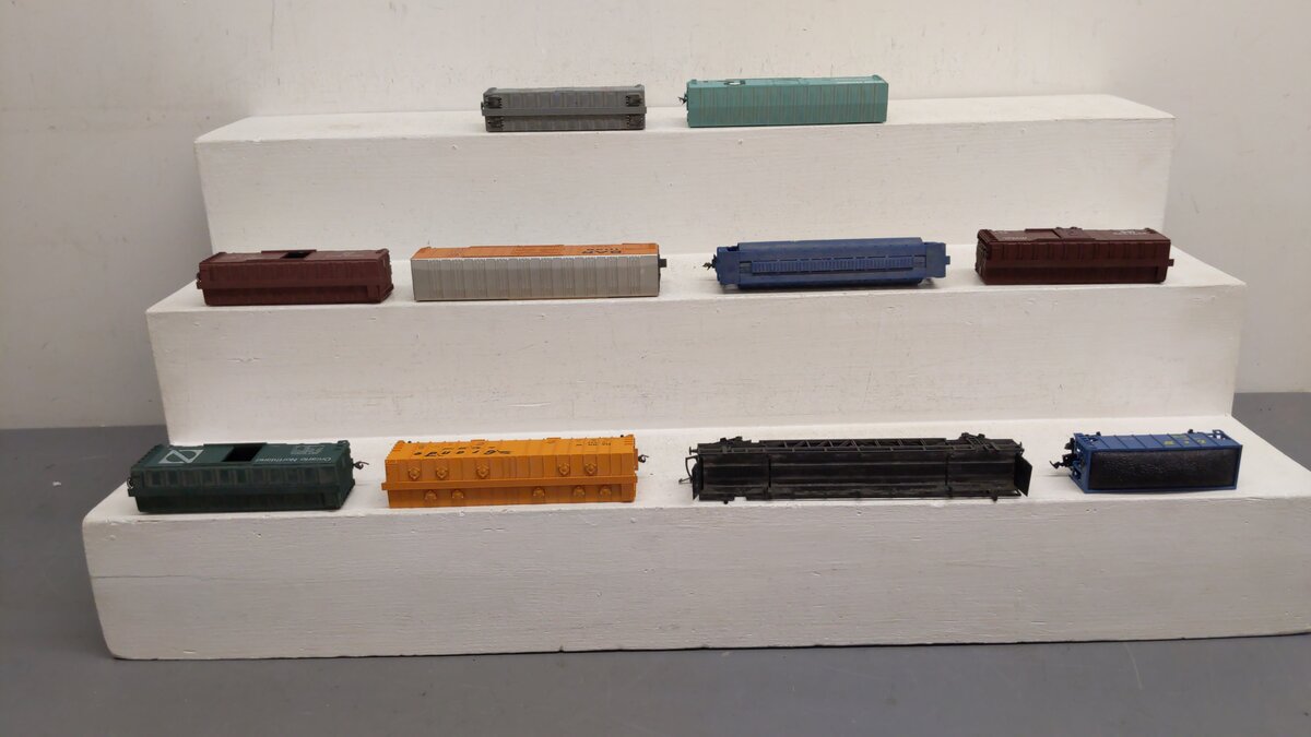 Athearn and Others HO Assorted Freight Cars 90075, 1128, 241039, 396098 [10] EX