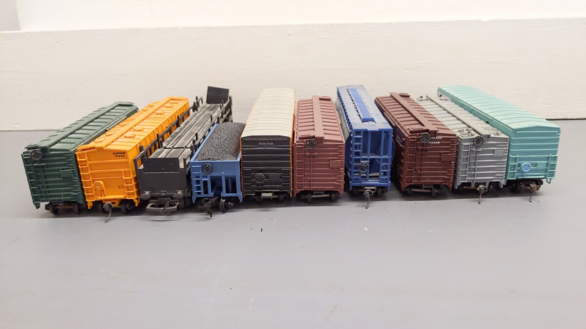 Athearn and Others HO Assorted Freight Cars 90075, 1128, 241039, 396098 [10] EX