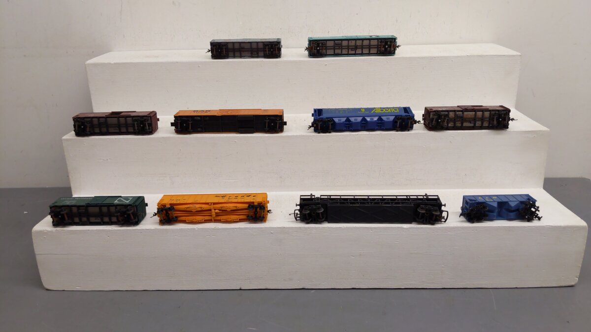 Athearn and Others HO Assorted Freight Cars 90075, 1128, 241039, 396098 [10] EX