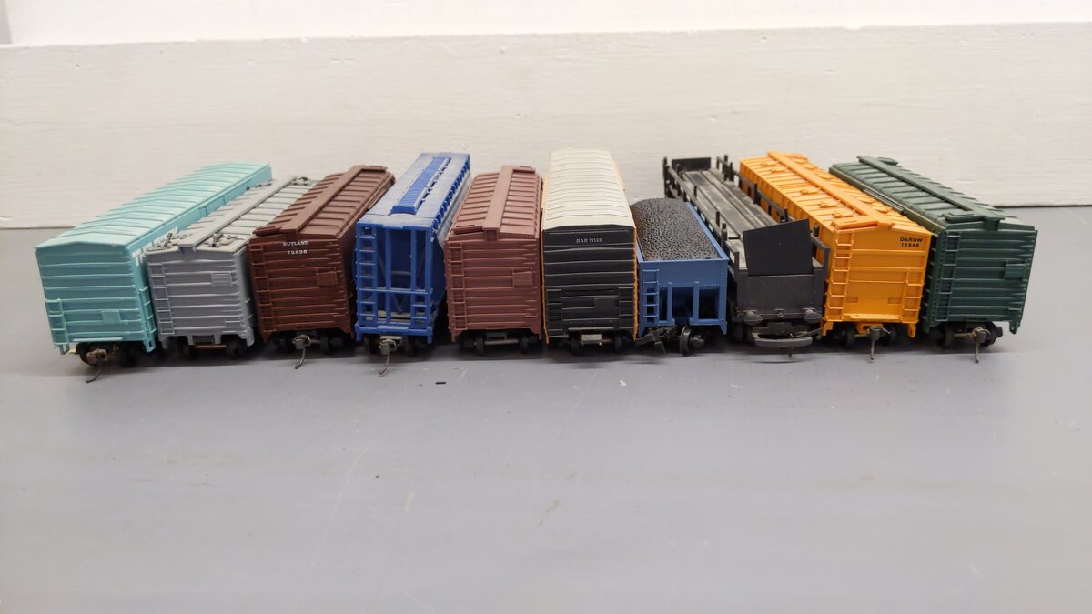 Athearn and Others HO Assorted Freight Cars 90075, 1128, 241039, 396098 [10] EX