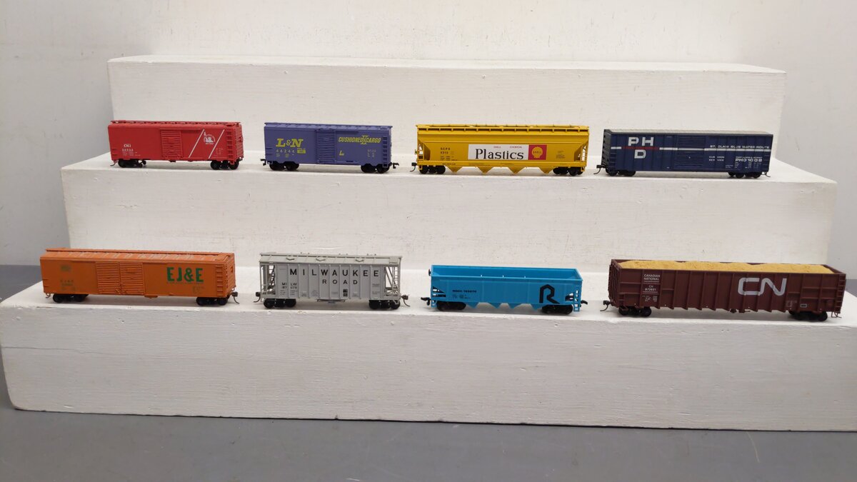 Athearn and Others HO Assorted Freight Cars 133274, 97079, 20952, 46244[8] EX
