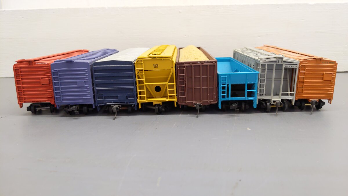 Athearn and Others HO Assorted Freight Cars 133274, 97079, 20952, 46244[8] EX