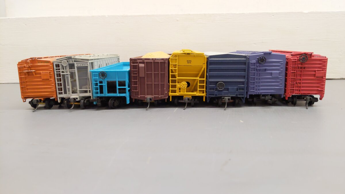 Athearn and Others HO Assorted Freight Cars 133274, 97079, 20952, 46244[8] EX