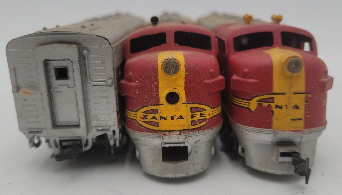 Athearn HO Scale Santa Fe Assorted Unpowered Diesel Locomotives #4015 [3]