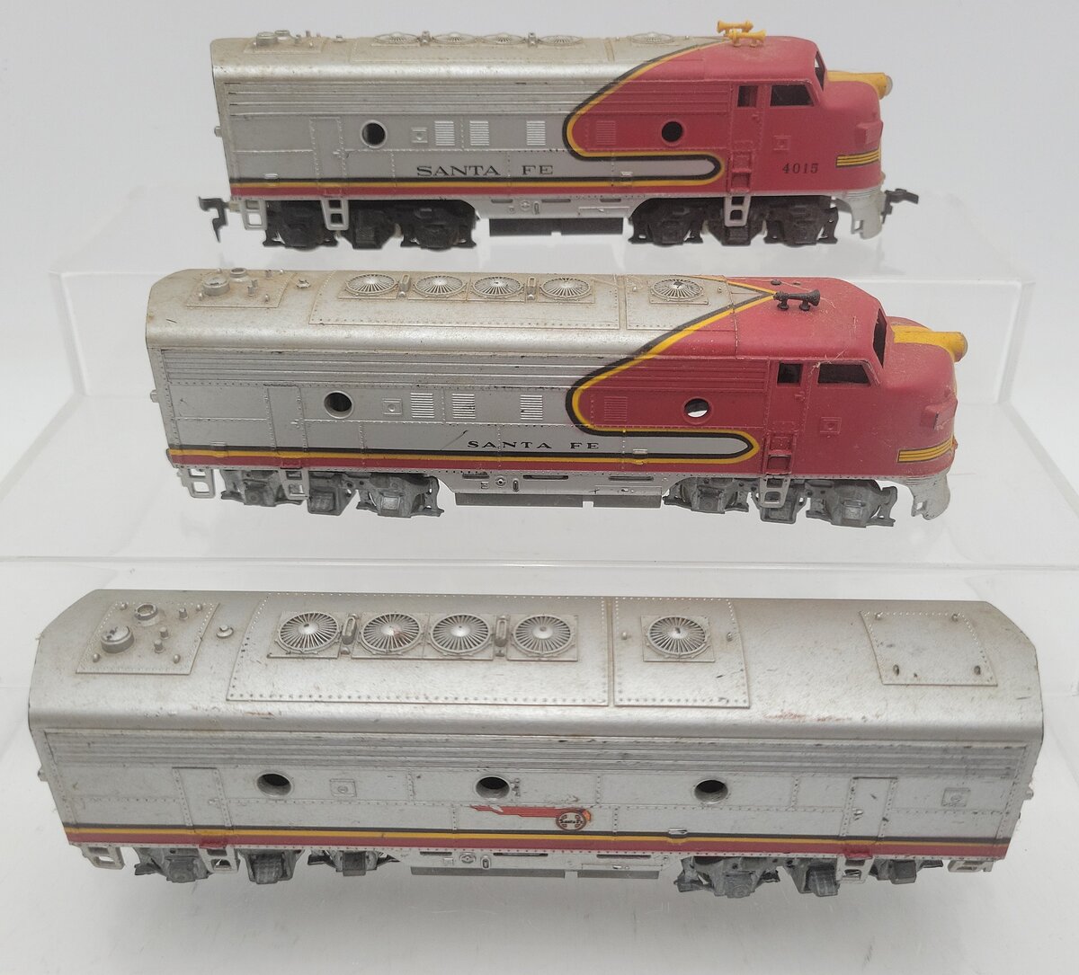Athearn HO Scale Santa Fe Assorted Unpowered Diesel Locomotives #4015 [3]
