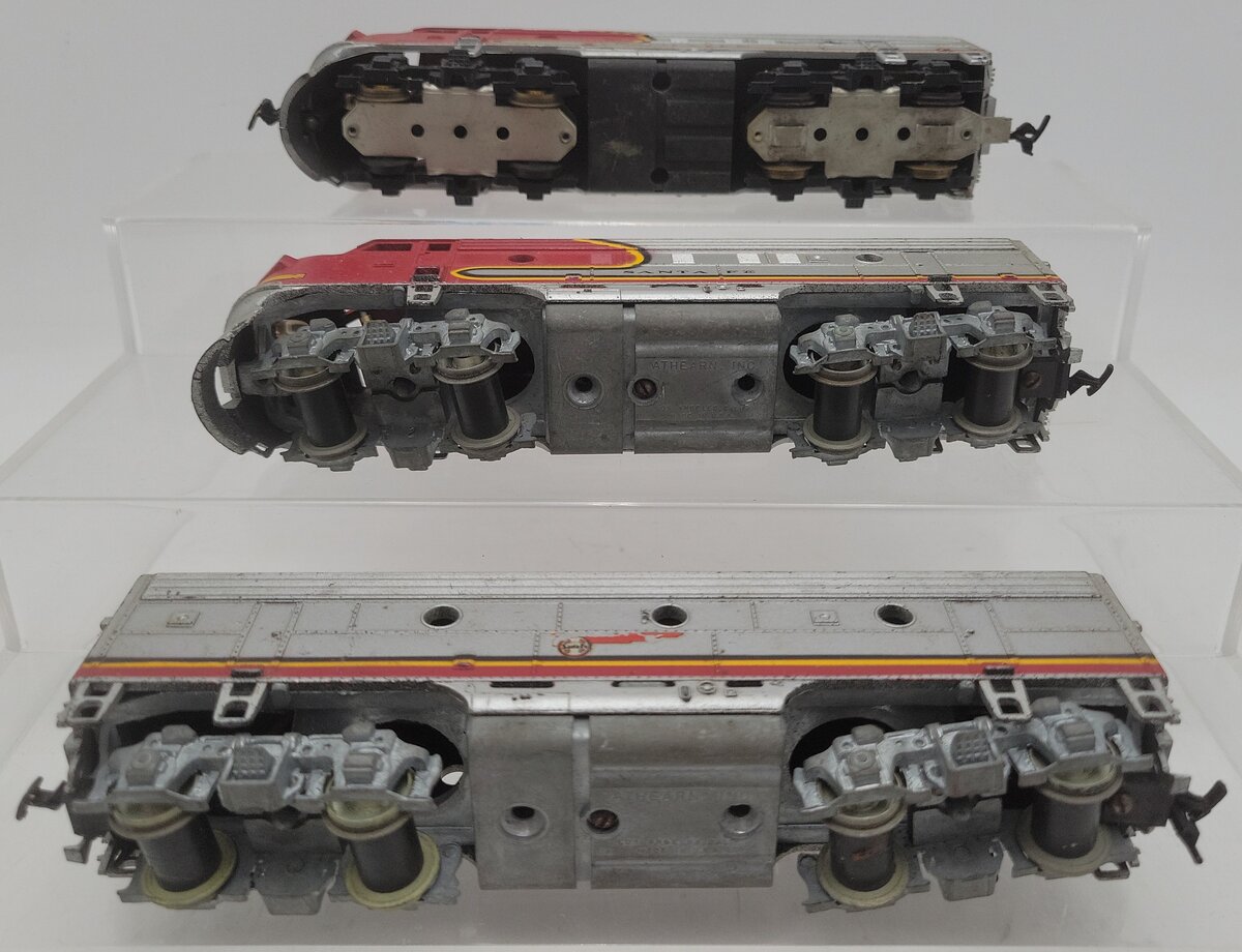 Athearn HO Scale Santa Fe Assorted Unpowered Diesel Locomotives #4015 [3]