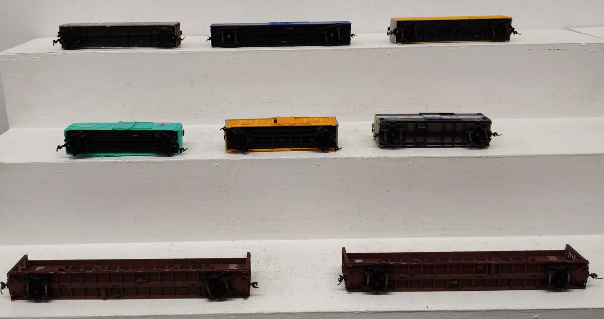 Bachmann & Other Assorted HO Scale Freight Cars [7] EX