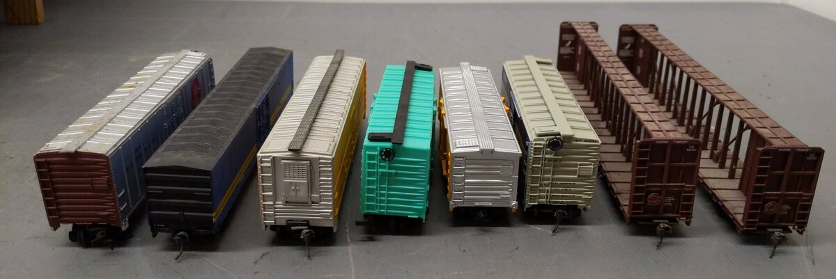 Bachmann & Other Assorted HO Scale Freight Cars [7] EX