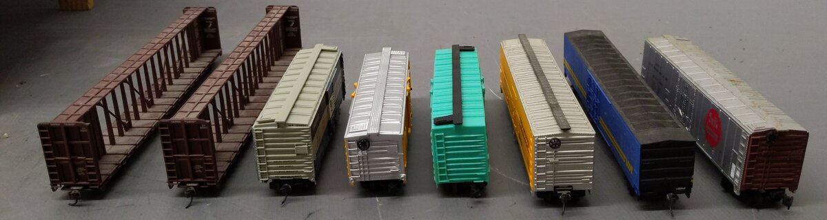 Bachmann & Other Assorted HO Scale Freight Cars [7] EX