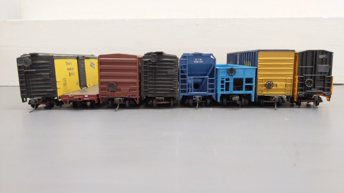 Athearn and Others HO Assorted Freight Cars 7605, 54, 133274, 2046, 38138 [8] VG
