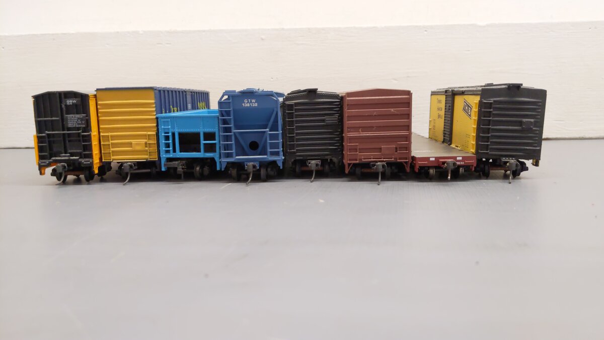 Athearn and Others HO Assorted Freight Cars 7605, 54, 133274, 2046, 38138 [8] VG