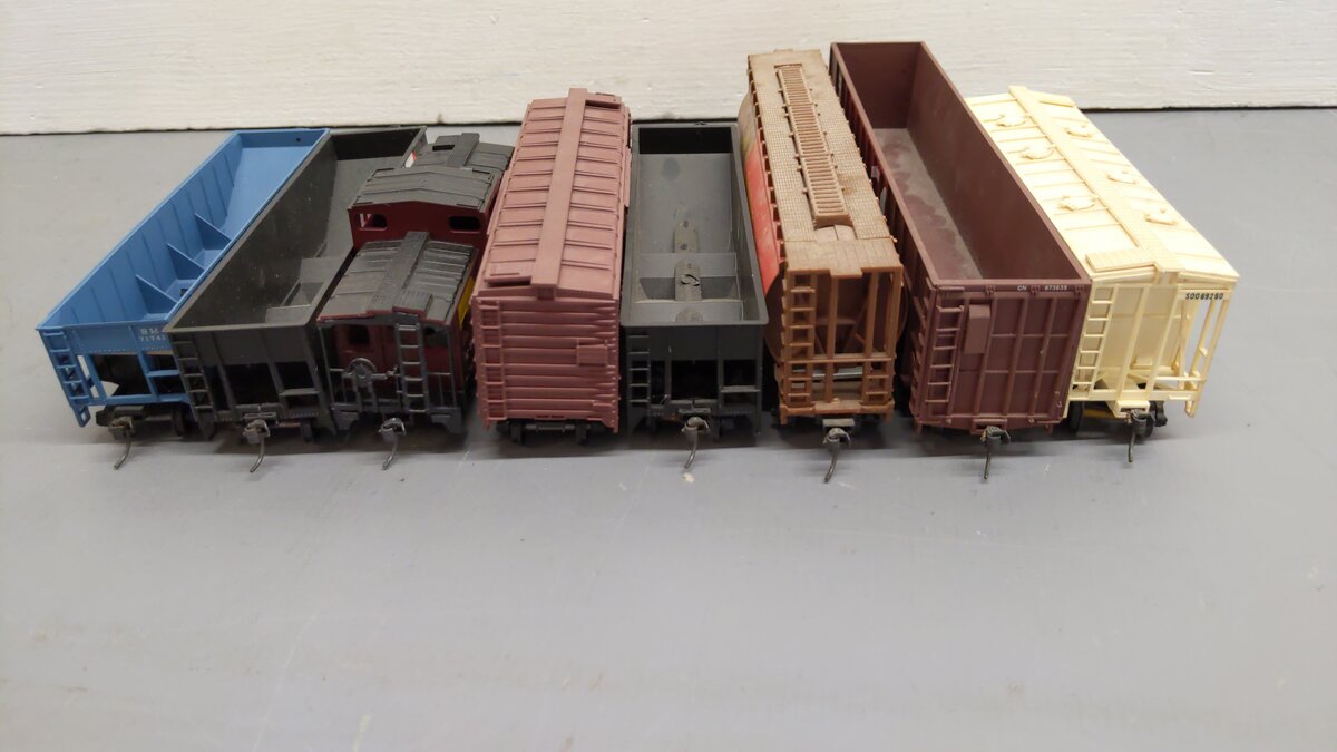 Athearn and Others HO Assorted Freight Cars 69260, 873635, 397321, 359943 [8] VG