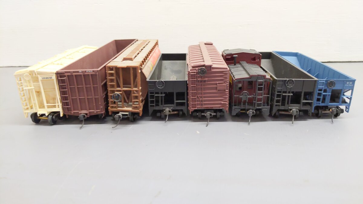 Athearn and Others HO Assorted Freight Cars 69260, 873635, 397321, 359943 [8] VG