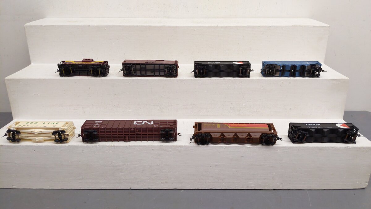 Athearn and Others HO Assorted Freight Cars 69260, 873635, 397321, 359943 [8] VG