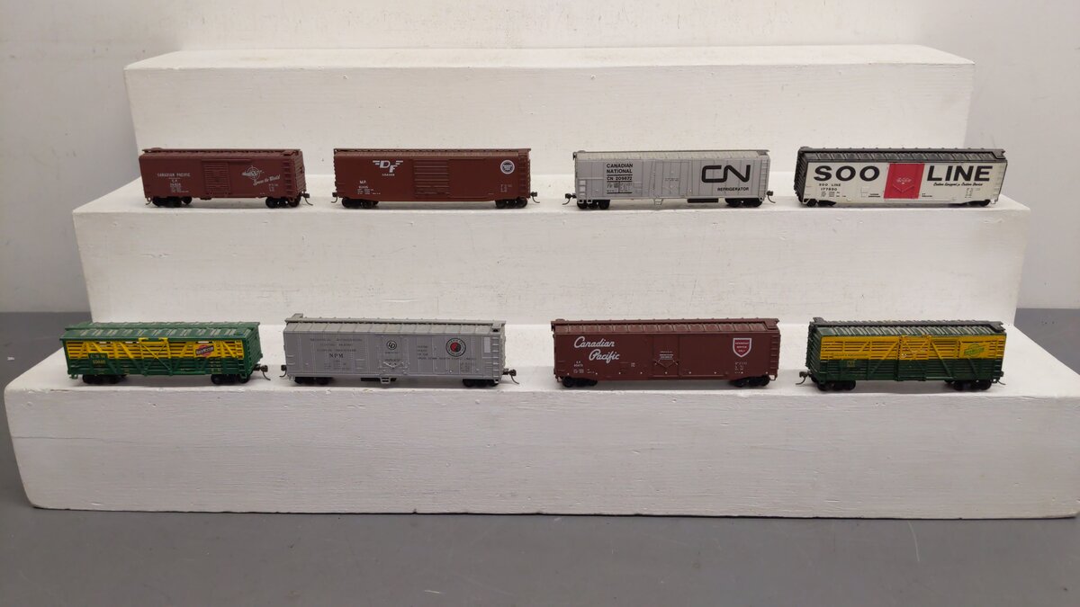 Athearn and Others HO Assorted Freight Cars 82435, 177850, 209872, 14332 [8] VG