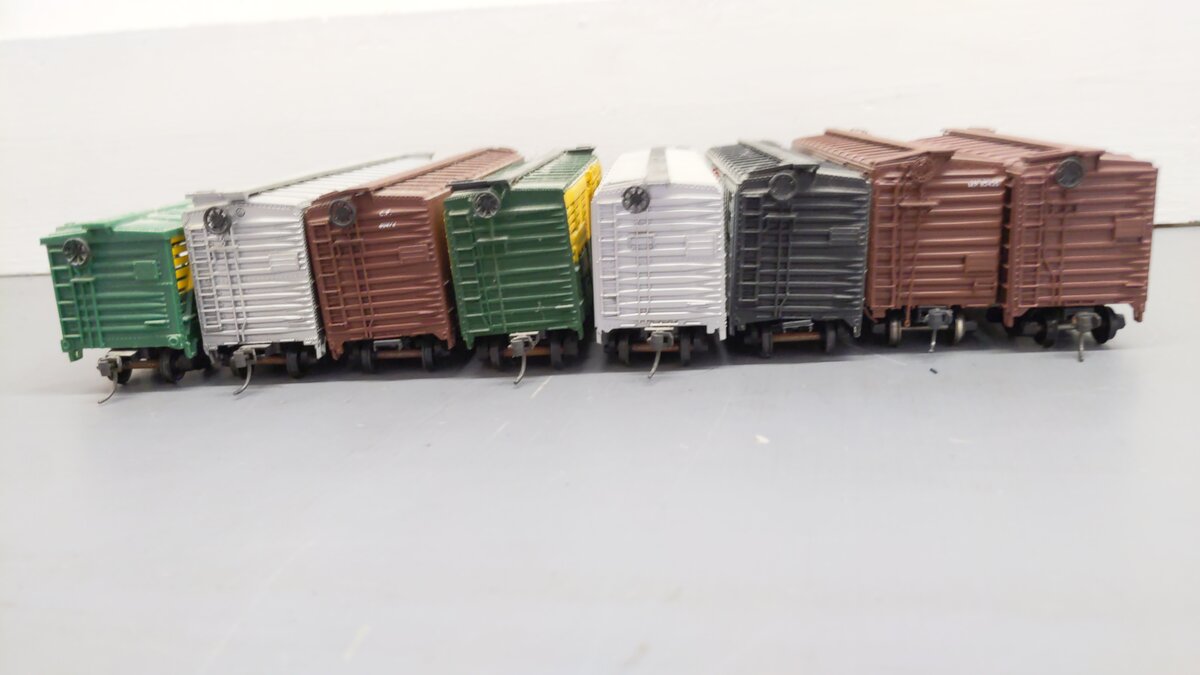 Athearn and Others HO Assorted Freight Cars 82435, 177850, 209872, 14332 [8] VG