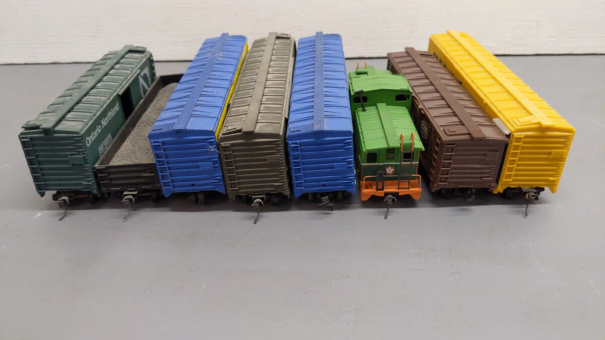 Athearn and Others HO Assorted Freight Cars 90075, 3592, 4157, 1863, 27303 [8] VG