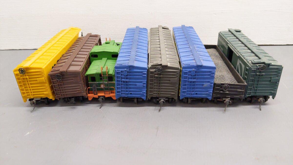 Athearn and Others HO Assorted Freight Cars 90075, 3592, 4157, 1863, 27303 [8] VG