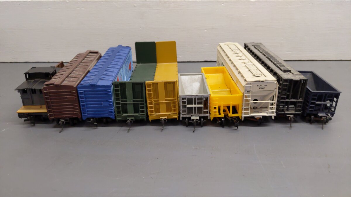 Athearn and Others HO Assorted Freight Cars 54731, 869378, 62155, 345393 [10] VG