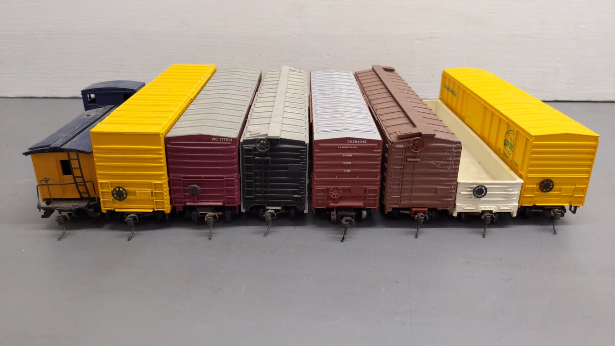 Athearn and Others HO Assorted Freight Cars 24001, 177514, 232001, 254042[8] VG