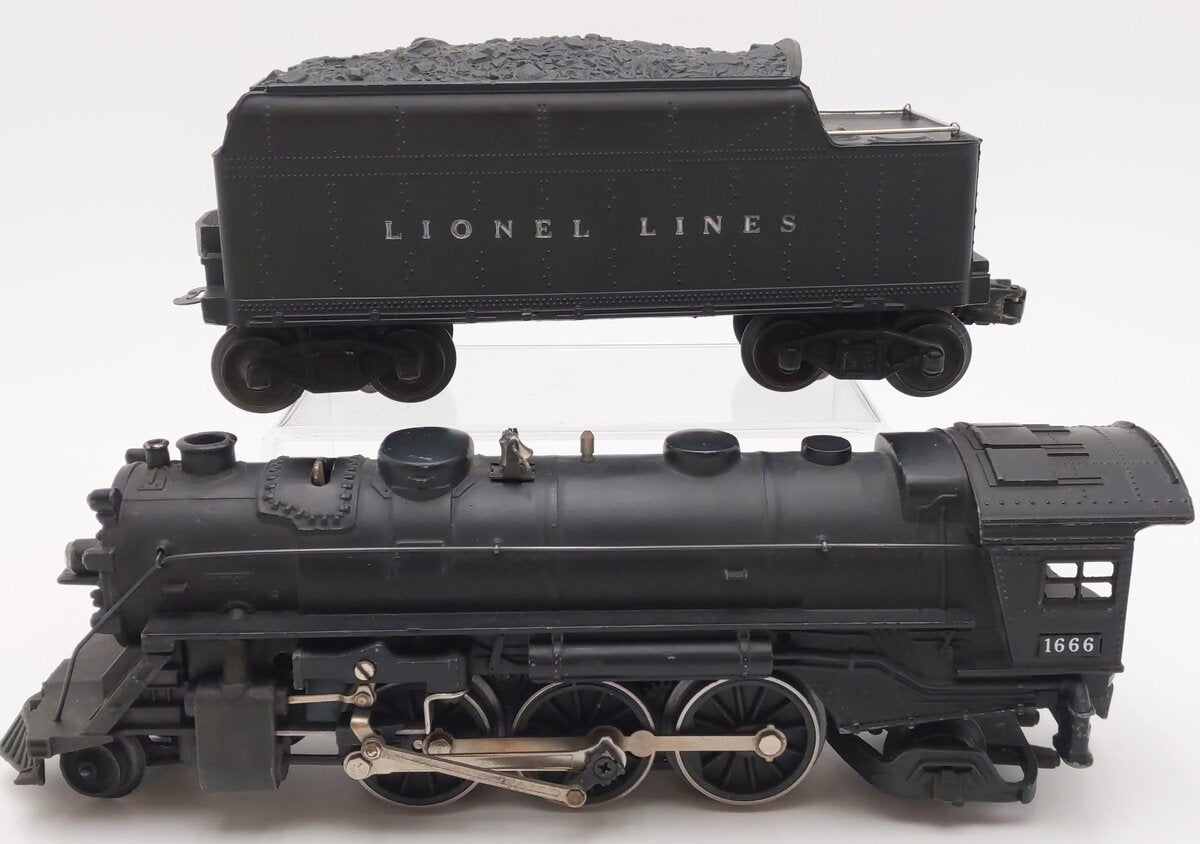 Lionel 1666 Vintage O 2-6-2 Die-Cast Steam Locomotive & 2466WX Tender VG