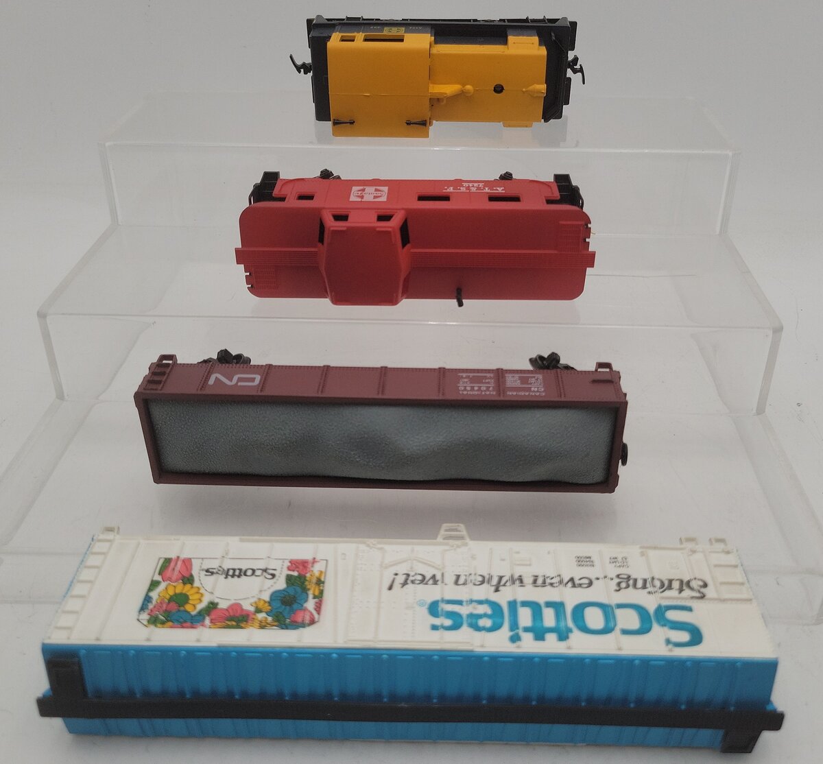 AHM HO Scale Assorted Diesel & Freight Car Kits - Assembled #332/70450/7240 EX