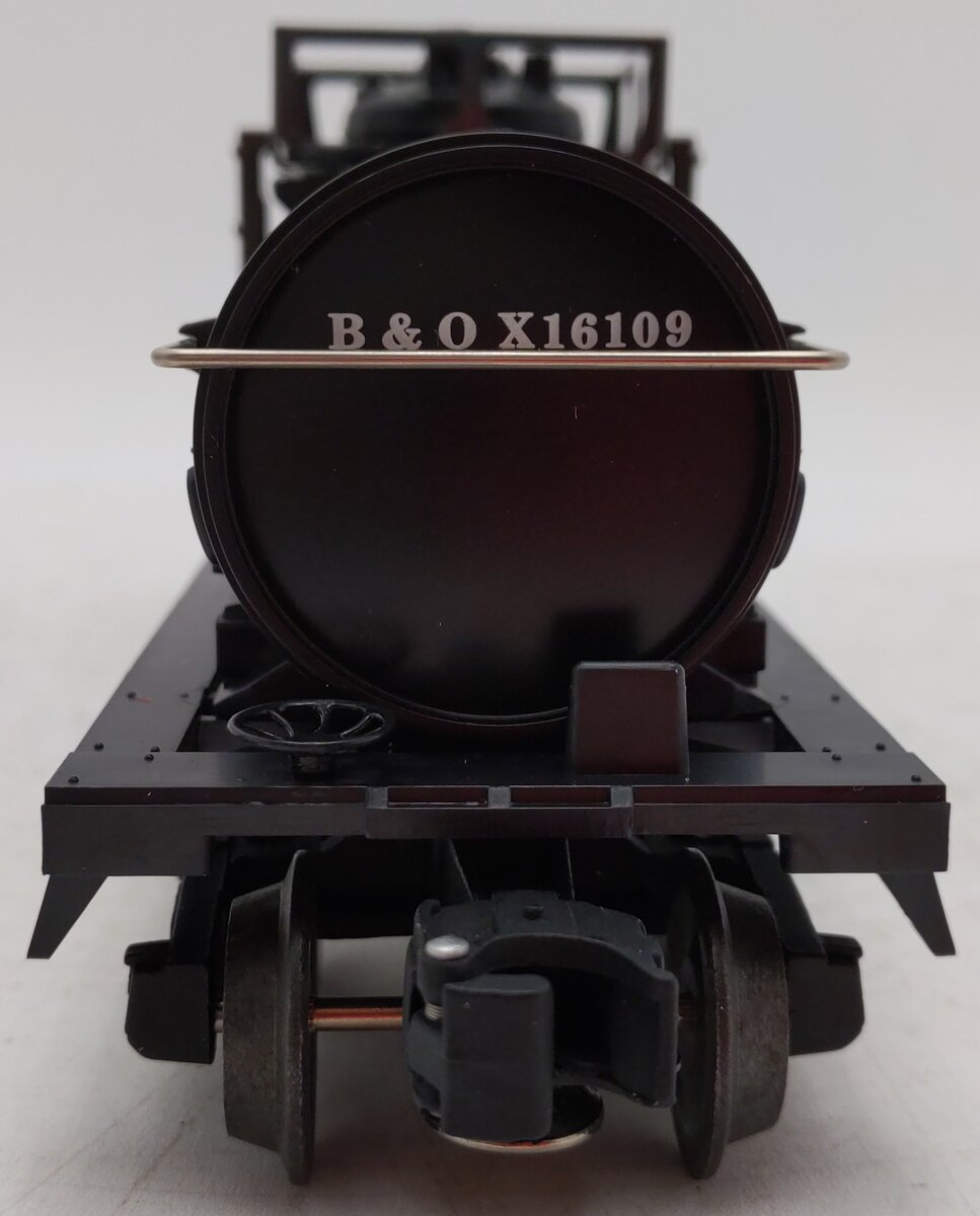 Lionel 6-16109 O Gauge Baltimore & Ohio Black Single Dome Tank Car #16109 EX/Box