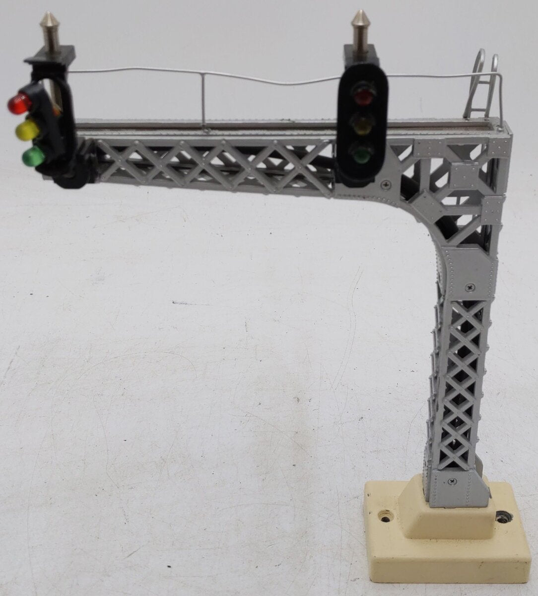 MTH 30-11009 O Scale RailKing Cantilevered Signal Bridge VG