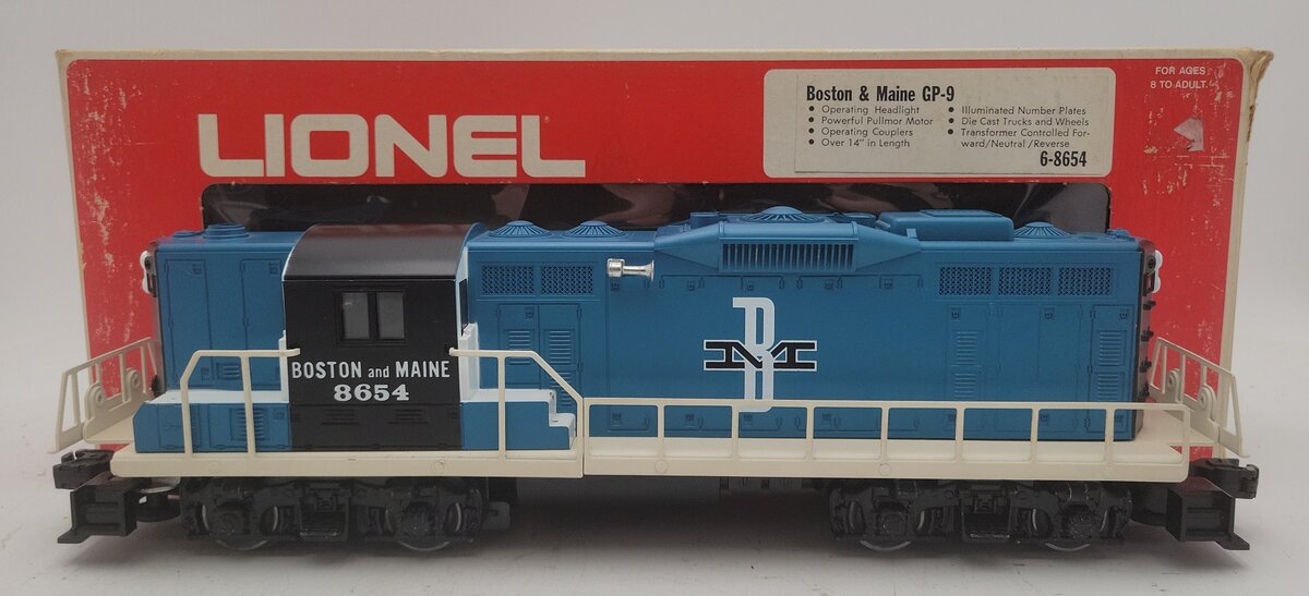 Lionel 6-8654 O Gauge Boston & Maine GP-9 Powered Diesel Locomotive #8654 EX/Box