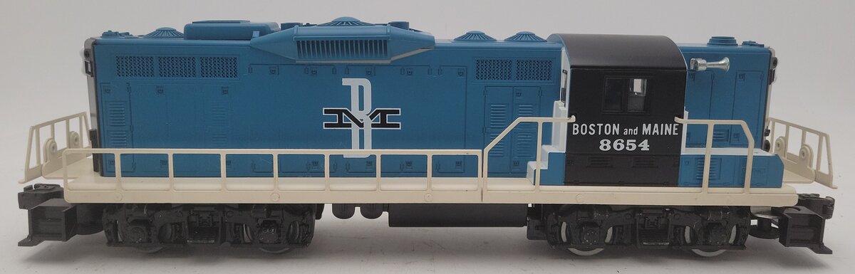 Lionel 6-8654 O Gauge Boston & Maine GP-9 Powered Diesel Locomotive #8654 EX/Box