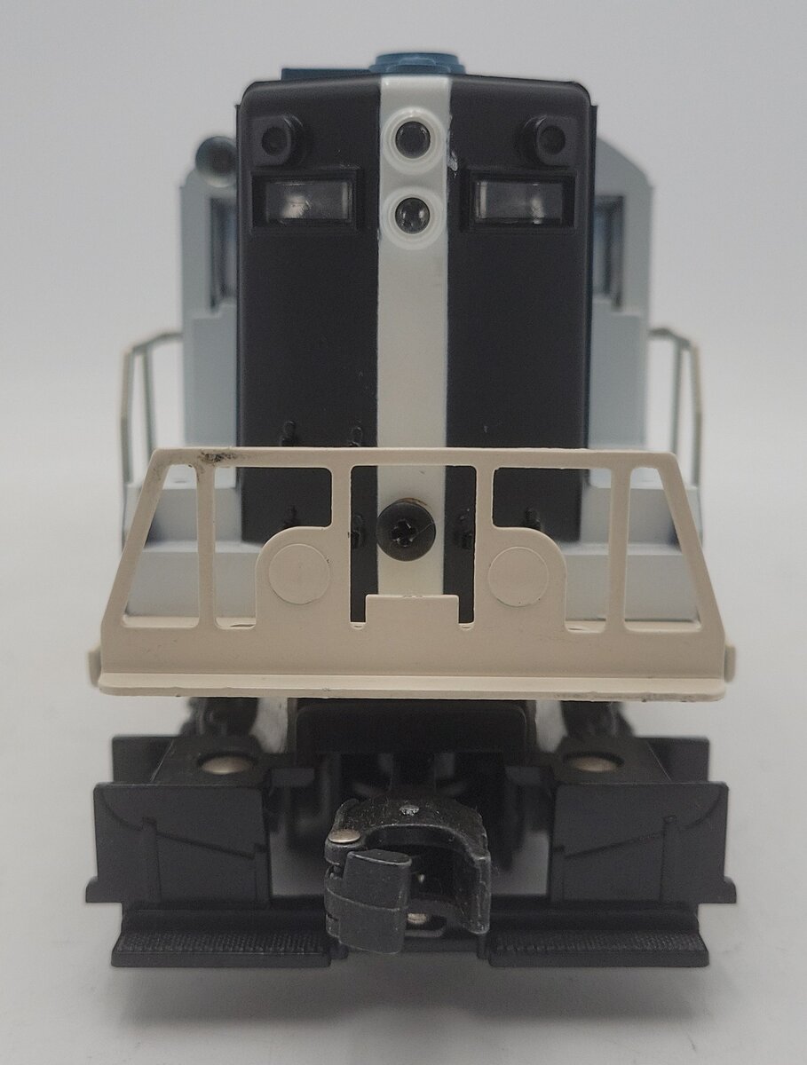 Lionel 6-8654 O Gauge Boston & Maine GP-9 Powered Diesel Locomotive #8654 EX/Box