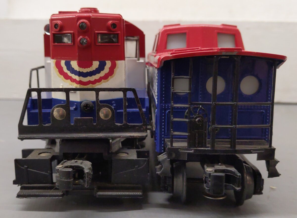 Lionel 6-8665 O Gauge BAR Jeremiah O' Brien GP-9 Diesel Locomotive & Caboose VG/Box