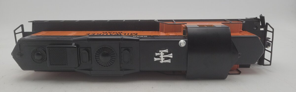 Lionel 6-8855 O Gauge Milwaukee Road SD-18 Powered Diesel Locomotive EX/Box