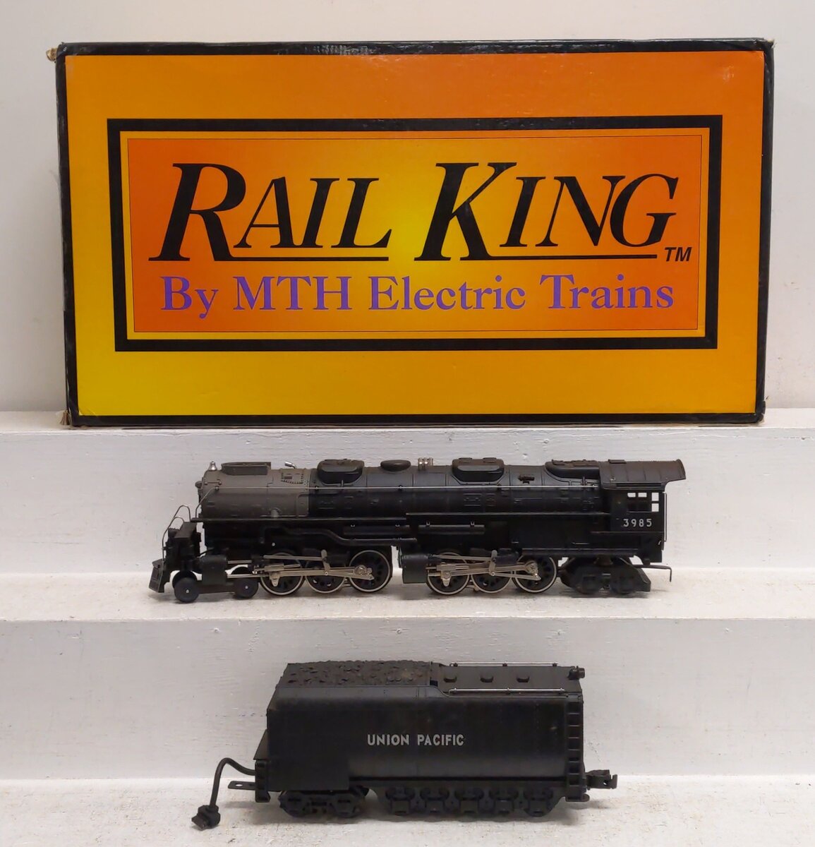 MTH 30-1108-0 O Gauge UP 4-6-6-4 Black Challenger Steam Loco & Tender #3985 LN/Box