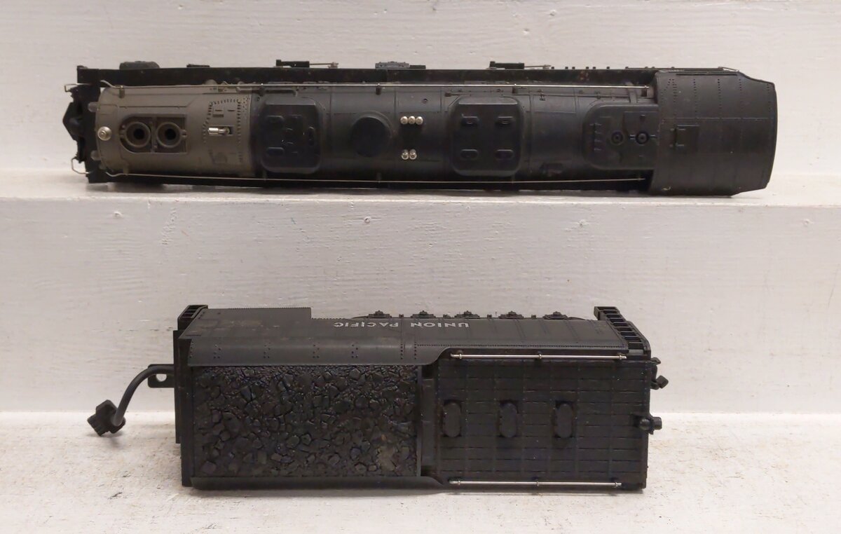 MTH 30-1108-0 O Gauge UP 4-6-6-4 Black Challenger Steam Loco & Tender #3985 LN/Box