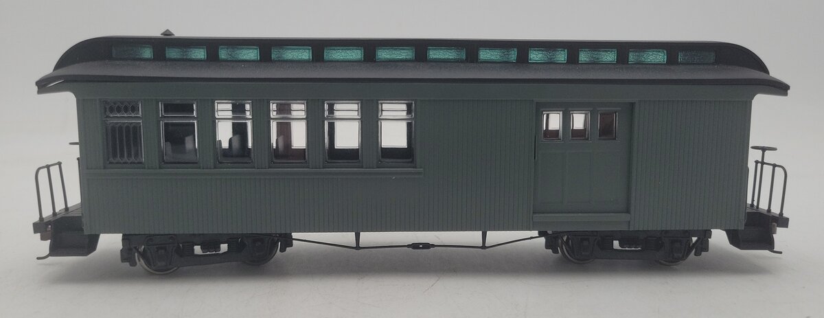 Bachmann 26199 On30 Painted & Unlettered Combine Car (Olive) EX/Box