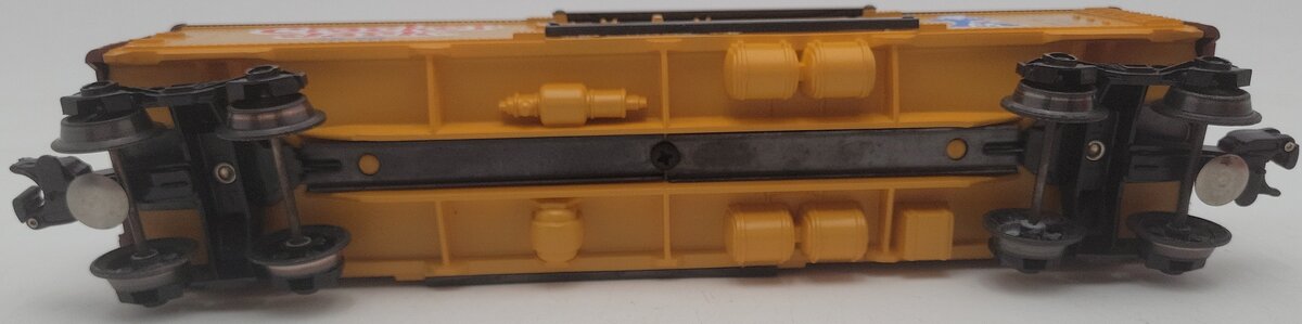 Lionel 6-9853 O Gauge Cracker Jack Billboard Reefer Car (Yellow) EX/Box