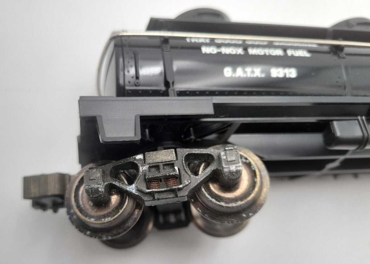 Lionel 6-9313 O Gauge Gulf Black Three-Dome Tank Car EX/Box