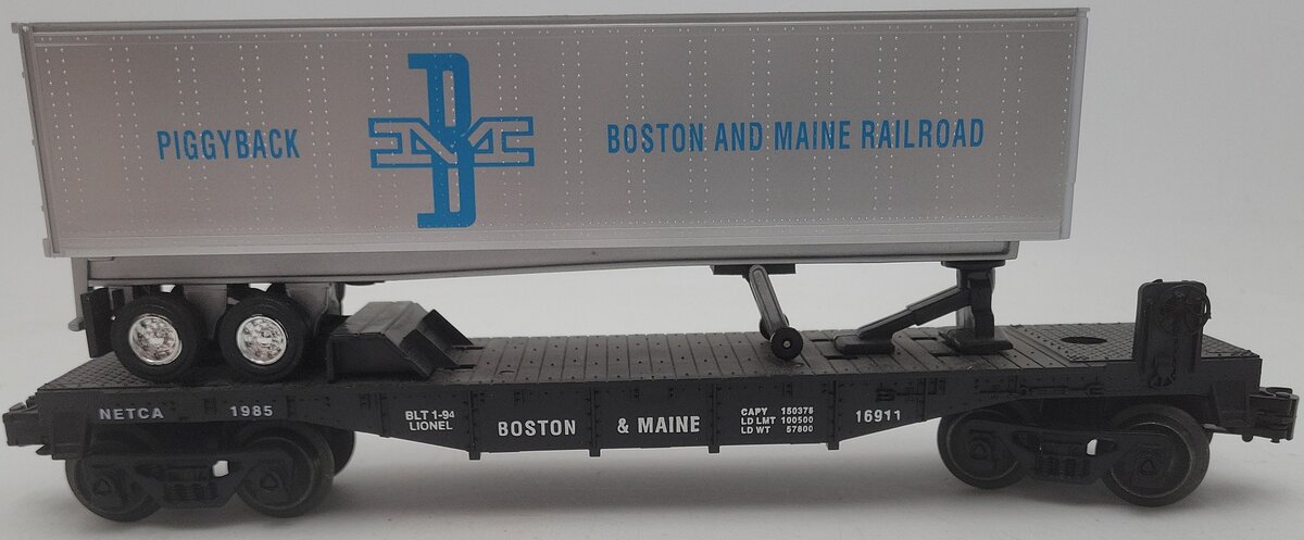 Lionel 6-16911 O Gauge Boston & Maine Flatcar with Piggyback Trailer EX/Box